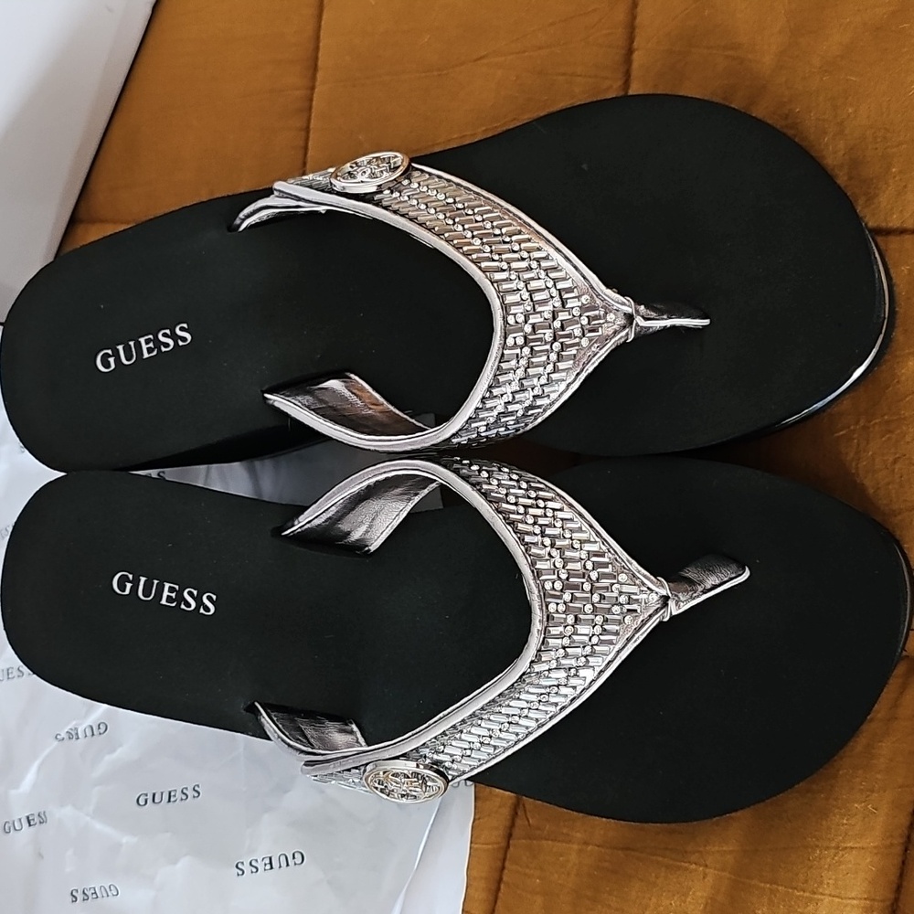 GUESS NIB Women's Black and Silver Sparkle Sarraly Platform Sandals sz 8 - Picture 3 of 4